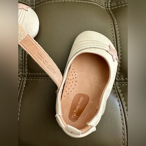 Tip Toey Joey Girl's Dolly Star Mary Jane Candy Cream US size 6.5, EUR 22 - Picture 7 of 9